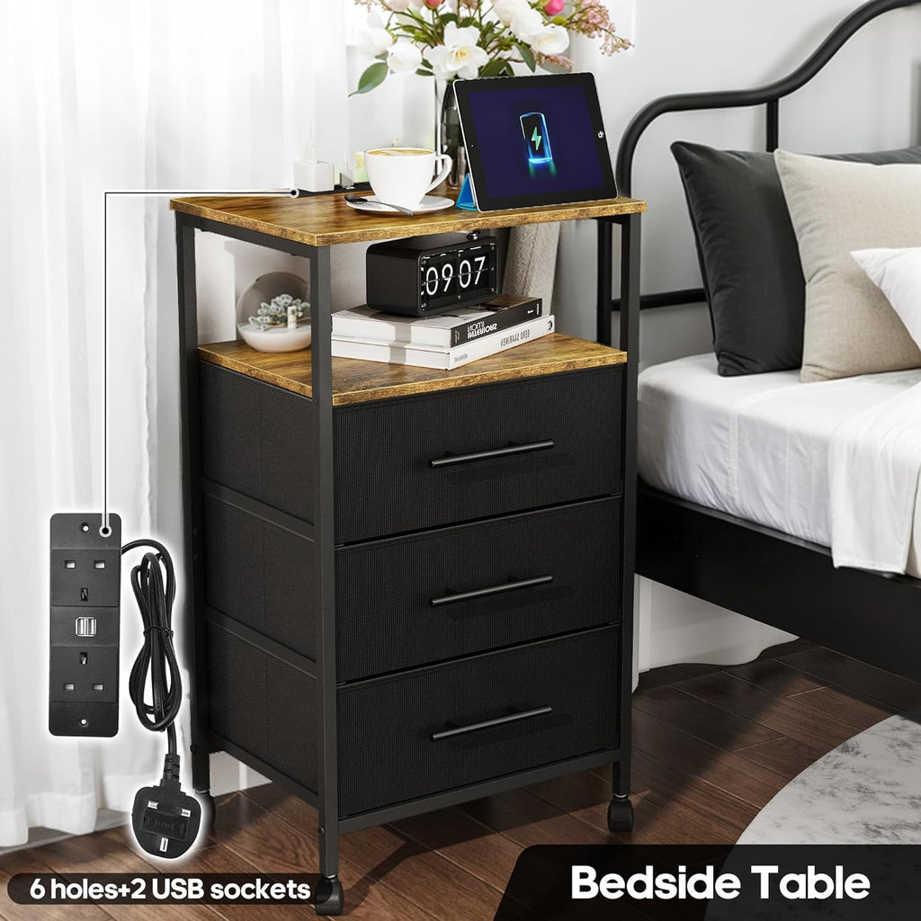 【NS】Bedside Table with Charging Station, Nightstand with 2 Outlets and 2 USB Ports,Sofa Table with 4 Castors Metal Frame and Fabric Drawers, for Bedroom Living Room (3 Drawers)