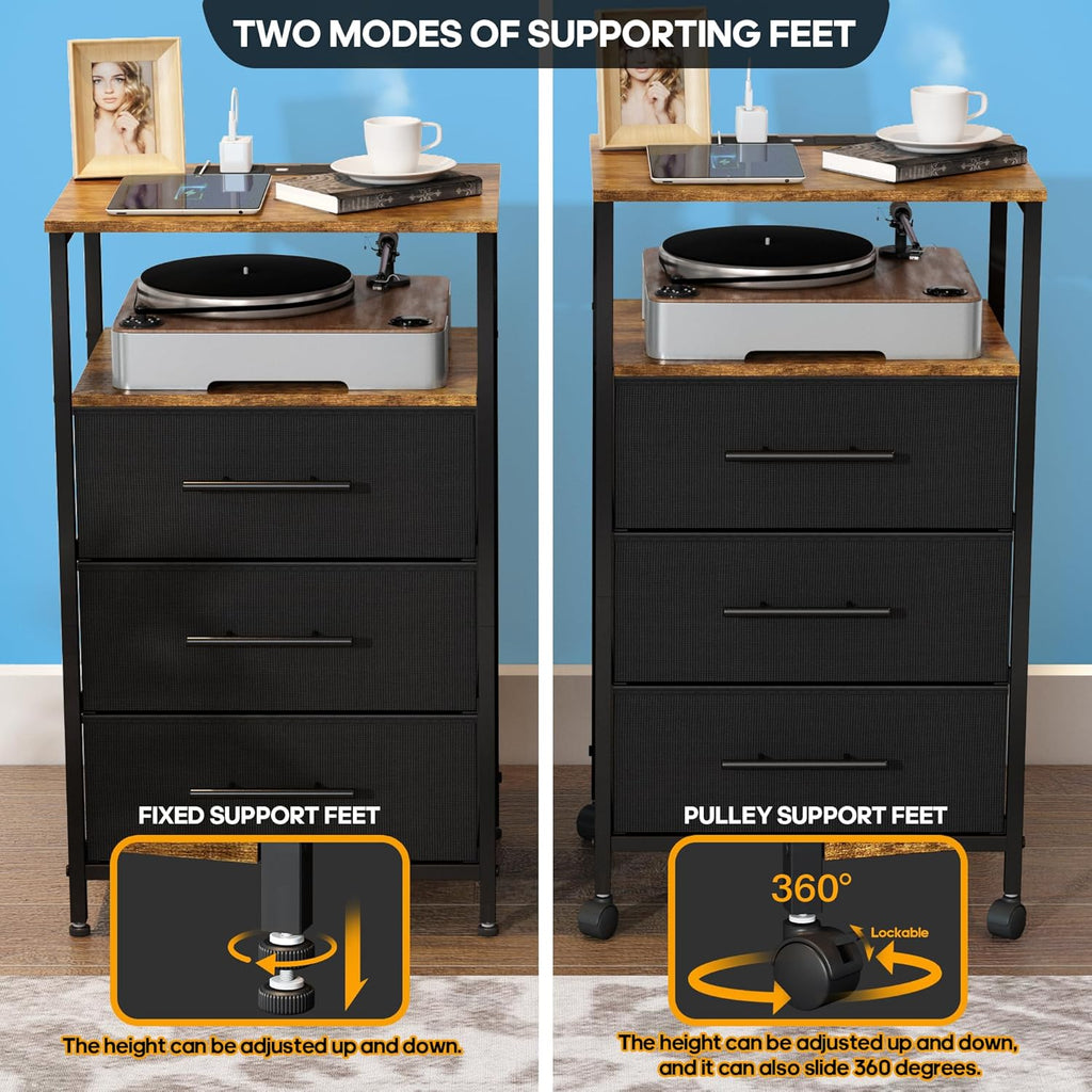 【NS】Bedside Table with Charging Station, Nightstand with 2 Outlets and 2 USB Ports,Sofa Table with 4 Castors Metal Frame and Fabric Drawers, for Bedroom Living Room (3 Drawers)